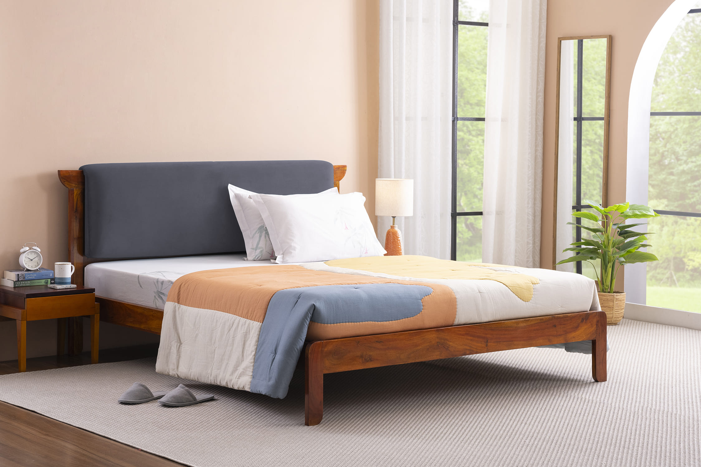 Vitello Solid Wood Queen Bed